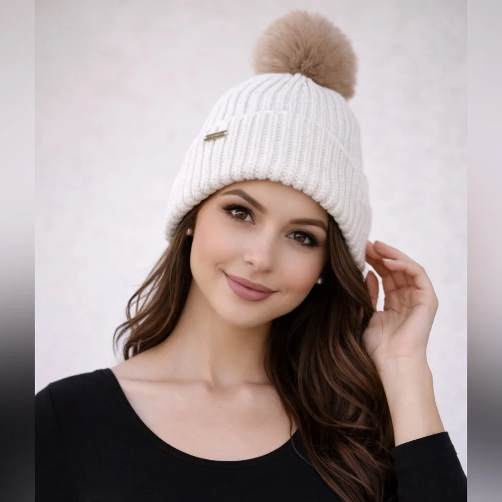 Steve Madden NWT Cream Knit Pom-Pom Beanie